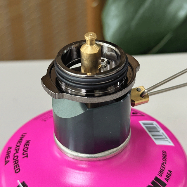 فانوس-گازی-کمپینگ-Mountain-Hiker-SZK353-با-بدنه-آلومینیومی-و-برنجی