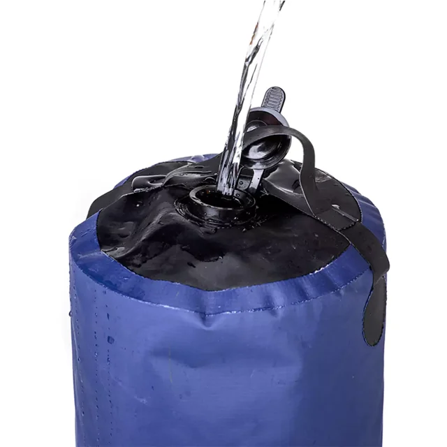 مخزن PVC دوش سفری نیچرهایک پر از آب